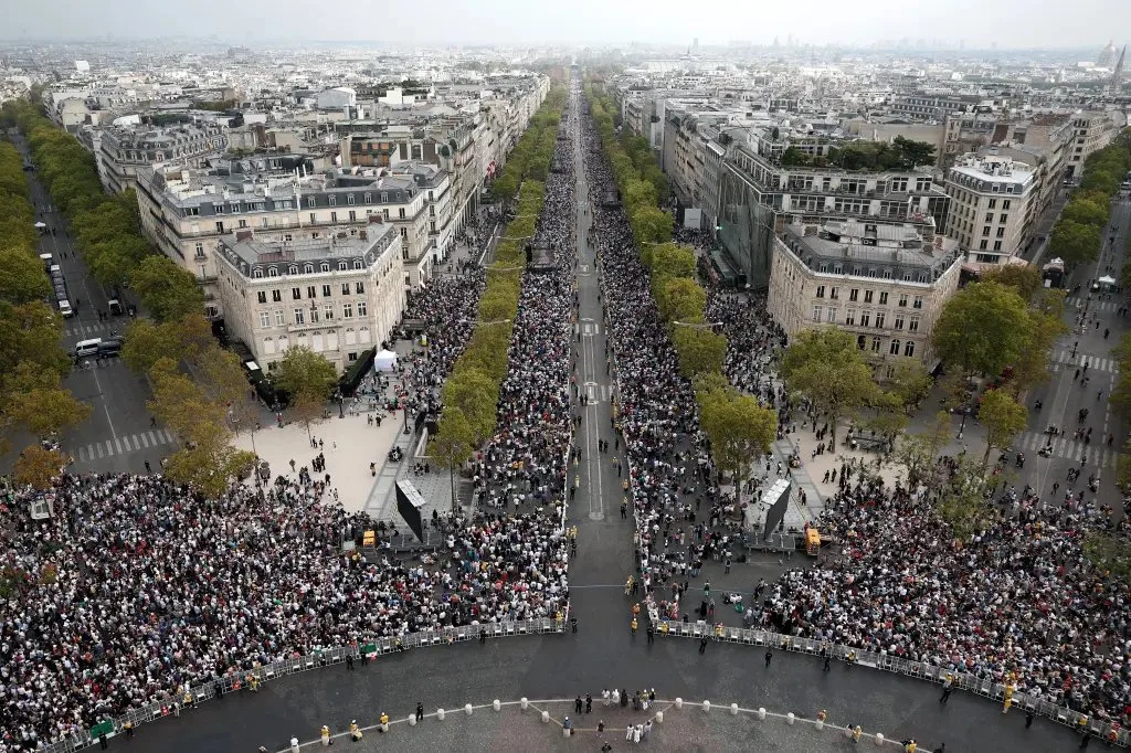 800,000 gather for Pope Leo XIV in Paris as France confronts its Catholic roots