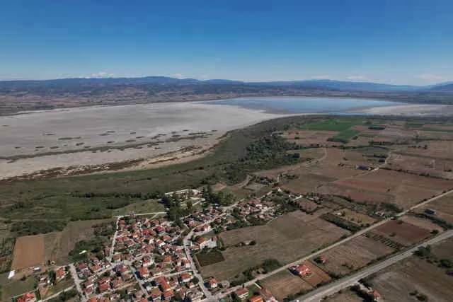 At Lake Koroneia, lower rainfall and higher evaporation have combined with irrigation demand, leaving a once-major wetland largely exposed | X (@thandojo)
