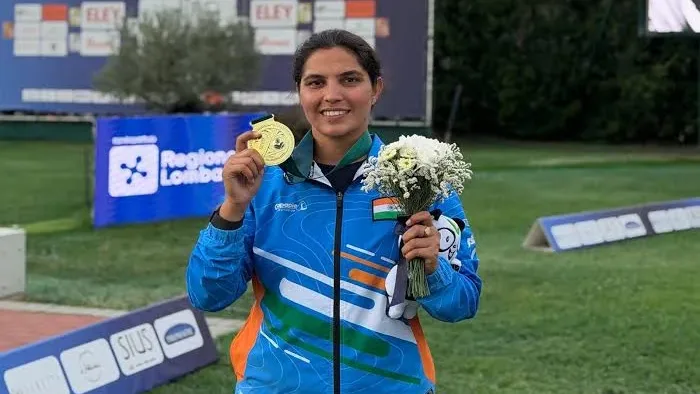 Neeru Dhanda poses aftrer winning the gold medal at Asian Games 10m rifle shooting