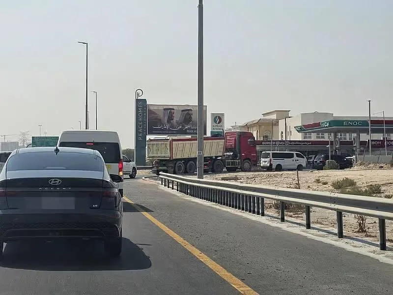 In Dubai, there were massive traffic jams at gas stations due to rising gasoline prices. Motorists were rushing to fill up tanks because the price of gasoline was about to rise | X (@Beefeater_Fella)