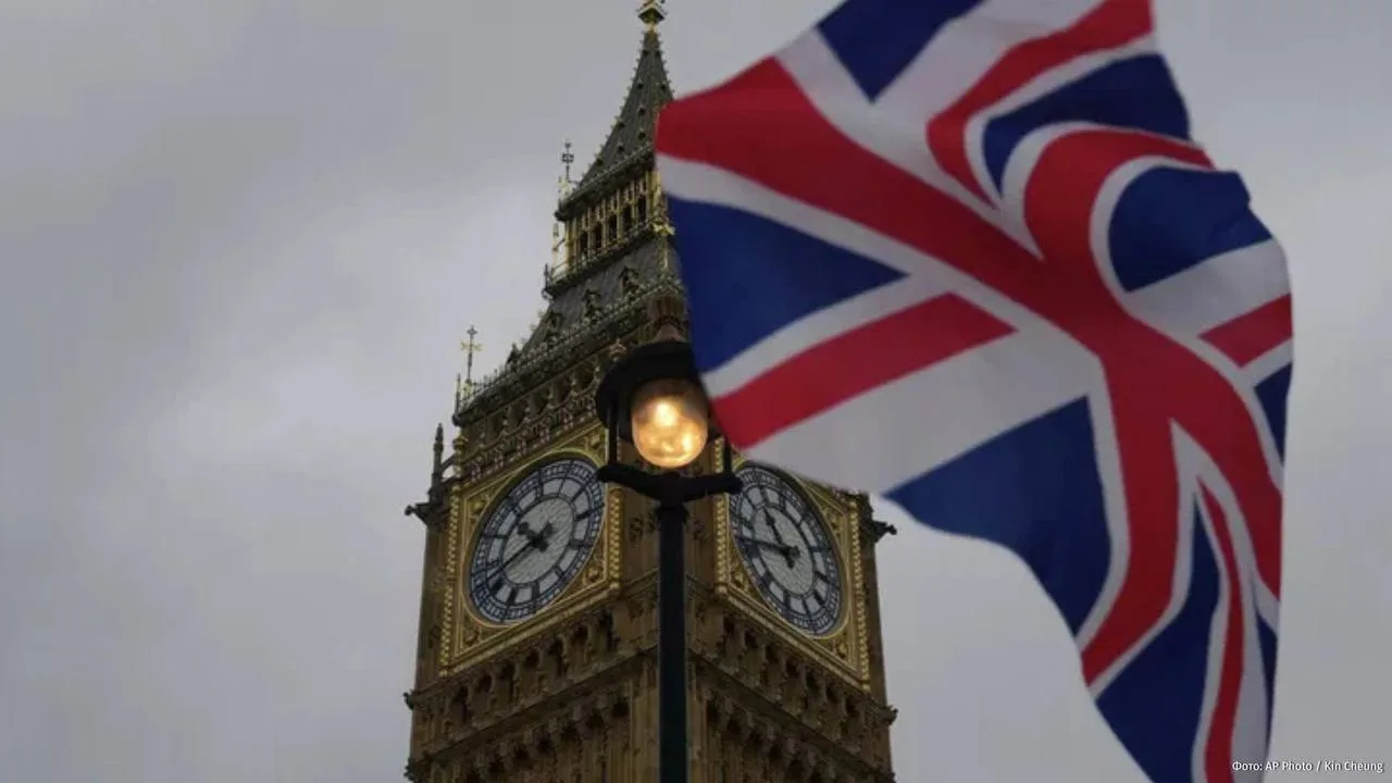 The campaign follows concerns over storms, wildfires and digital disruption. The UK government wants people prepared before vital services are interrupted | X (@dana916)