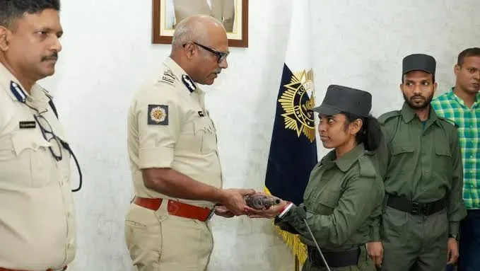 Maoist couple wanted in Bengal and Jharkhand surrenders arms before Kolkata Police
