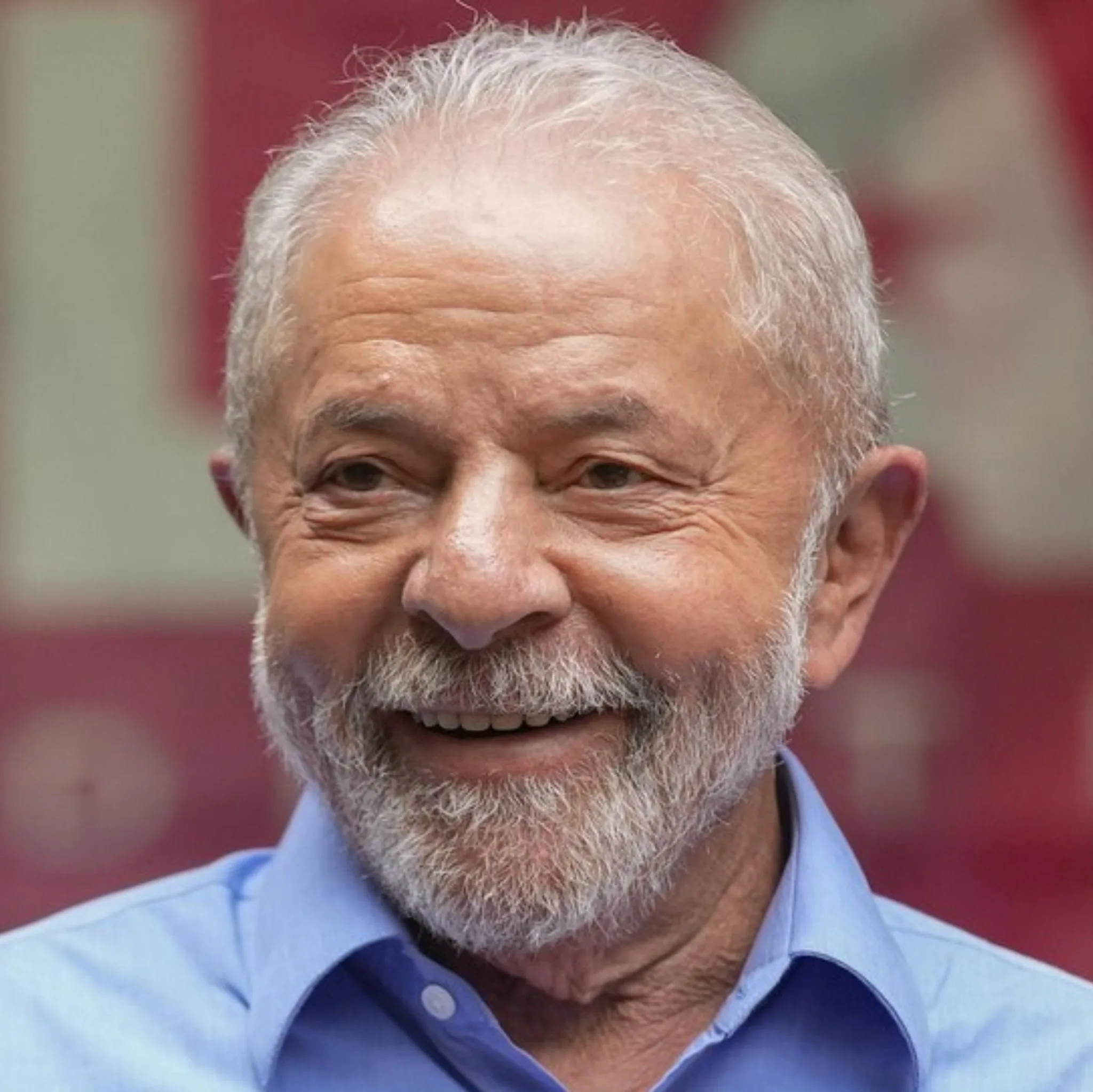 Lula's first smartphone signals a campaign push to reach digitally connected voters | X (@thepopwrld)