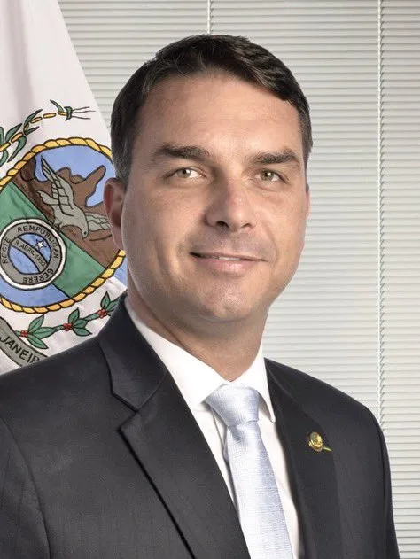 Flavio Bolsonaro's pledge to pursue his father's release adds a deeply personal issue to a race already shaped by crime, corruption and economic anxieties | X (@OpenSourceZone)