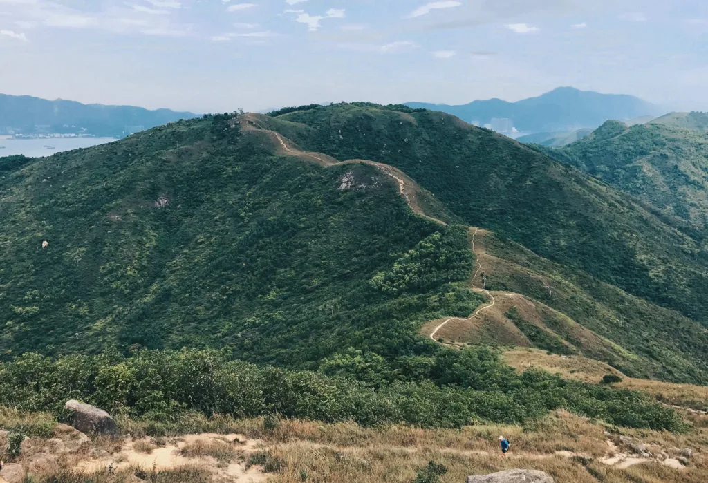  Hike along the Dragon’s Back Trail