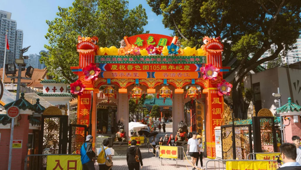 Discover dragon imagery at Wong Tai Sin Temple