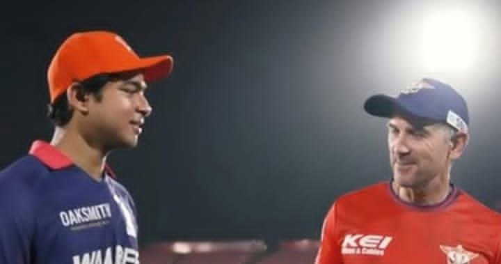 Justin Langer took selfie with Vaibhav, claiming him as the second player to capture in mobile-lens