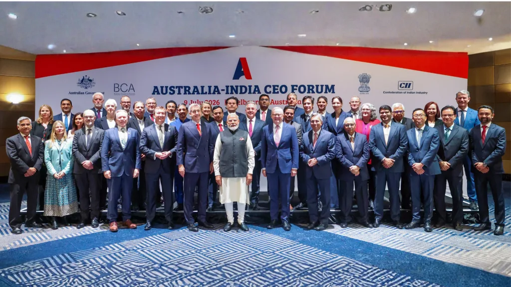PM Modi poses for group photo with Australian PM Anthony Albanese and delegates in Melbourne