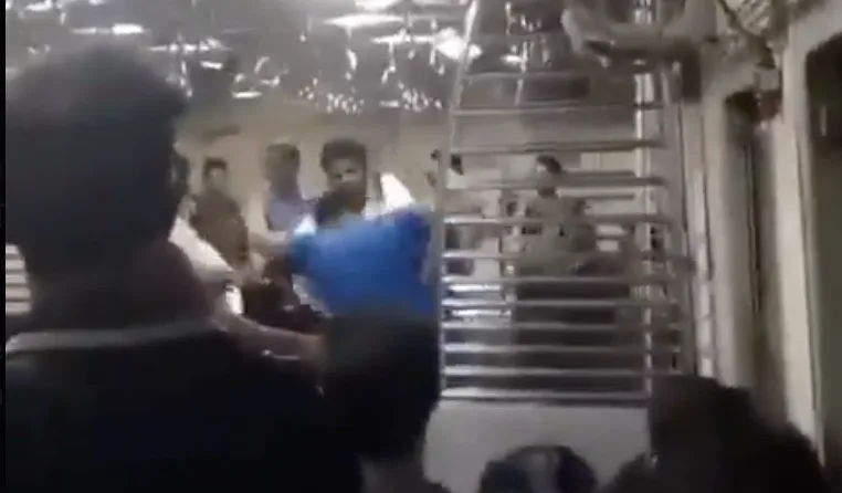 The footage captures several commuters exchanging blows inside a packed coach, while one person is heard shouting, "Machine nikaal," prompting speculation about a possible weapon. (X)