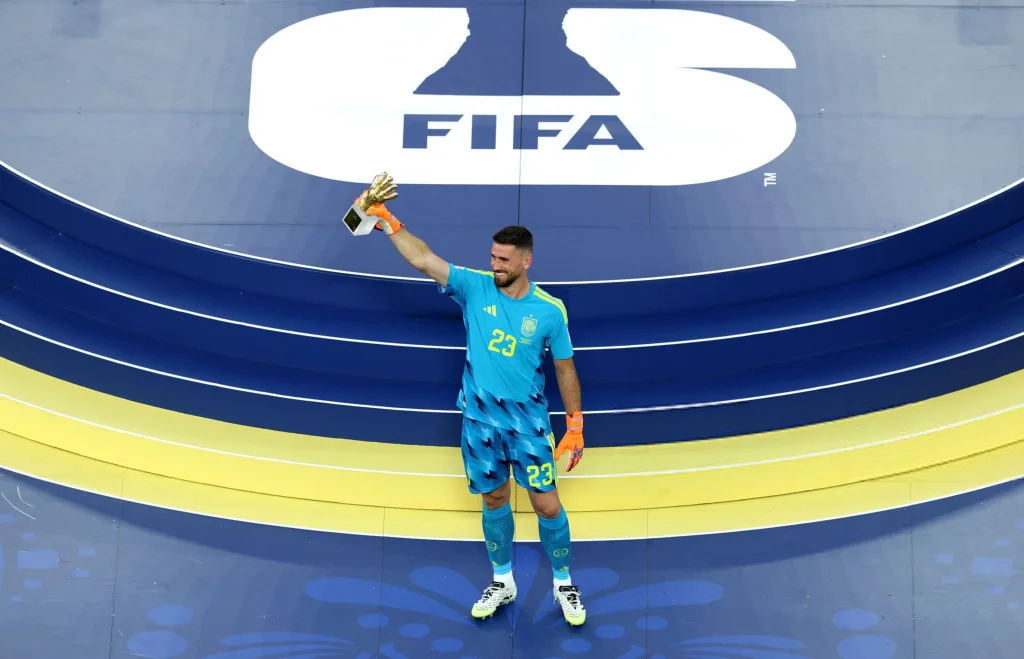 Goalkeeper Unai Simon was presented with the Golden Glove following an impressive tournament in which he delivered crucial saves. (X)