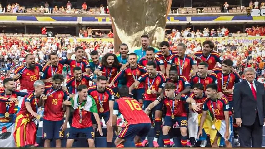 Spain responds after Donald Trump stays on stage during World Cup trophy celebration