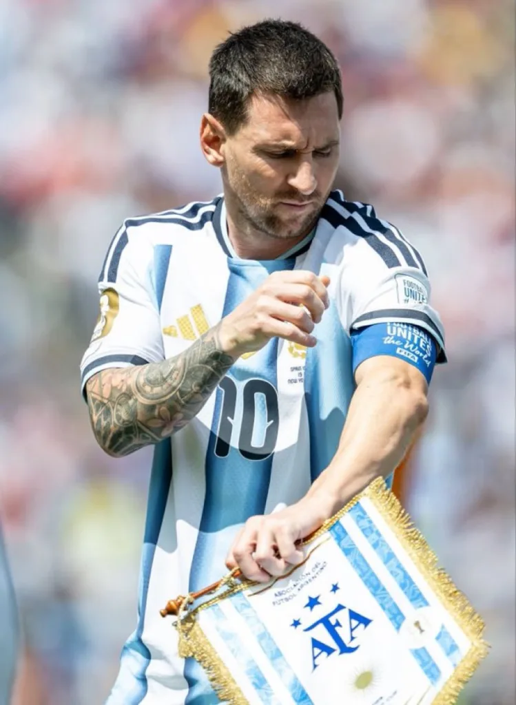 Lionel Messi didn't return with his Argentine teammates.