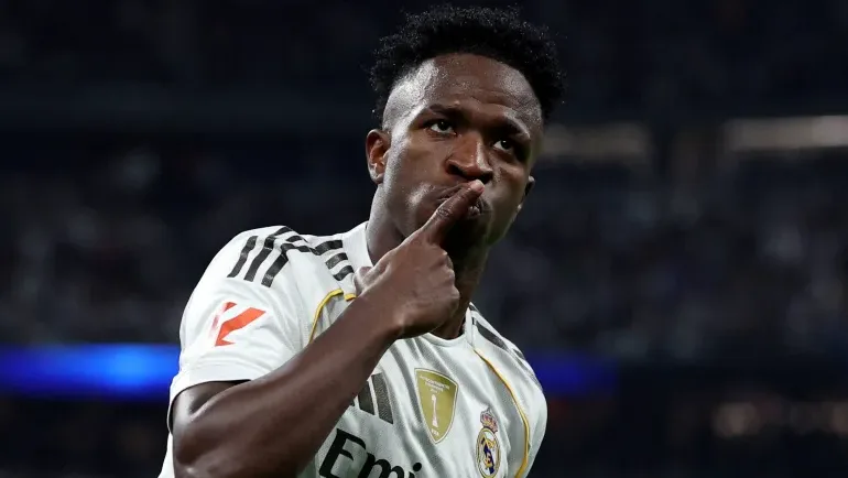 Arsenal could be preparing one of the biggest transfer moves of the summer as they explore the possibility of signing Real Madrid superstar Vinicius Jr. (X)