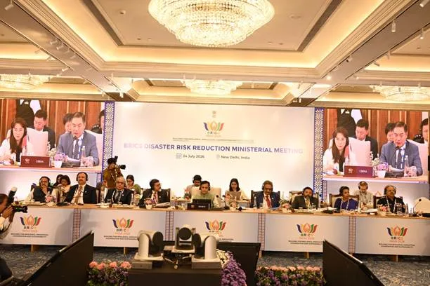 Prime Minister Modi also joined foreign ministers and delegates for the official BRICS family photograph, which brought together representatives from member countries and partner nations participating in the summit. (PIB)