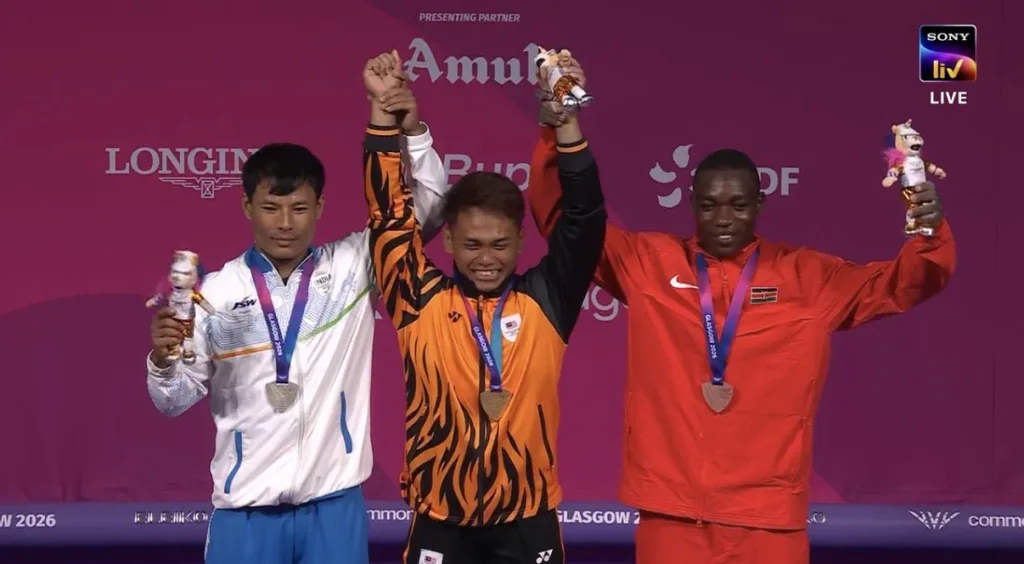 The Manipur weightlifter successfully lifted 116kg, 119kg and 121kg in all three attempts to finish at the top of the standings after the opening phase. (X)