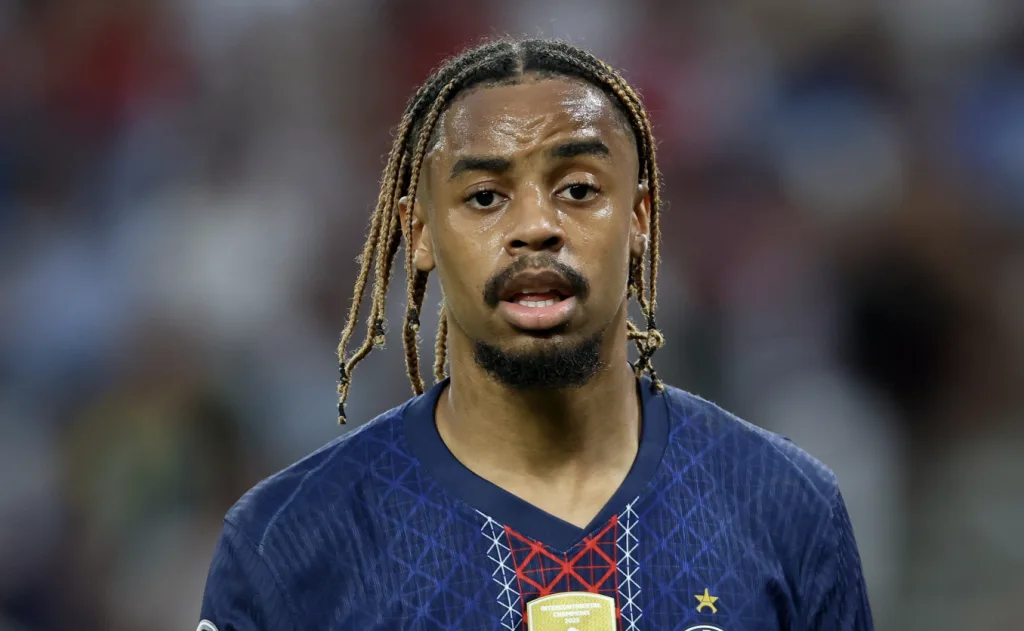 Reports from France indicate PSG may now be open to negotiations rather than risk losing value on the player in the coming transfer windows. (X)