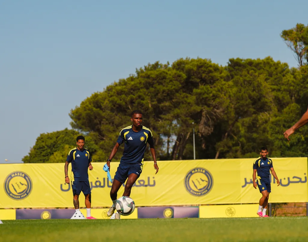 The objective is to restore financial stability without sacrificing the club's competitiveness. (X)