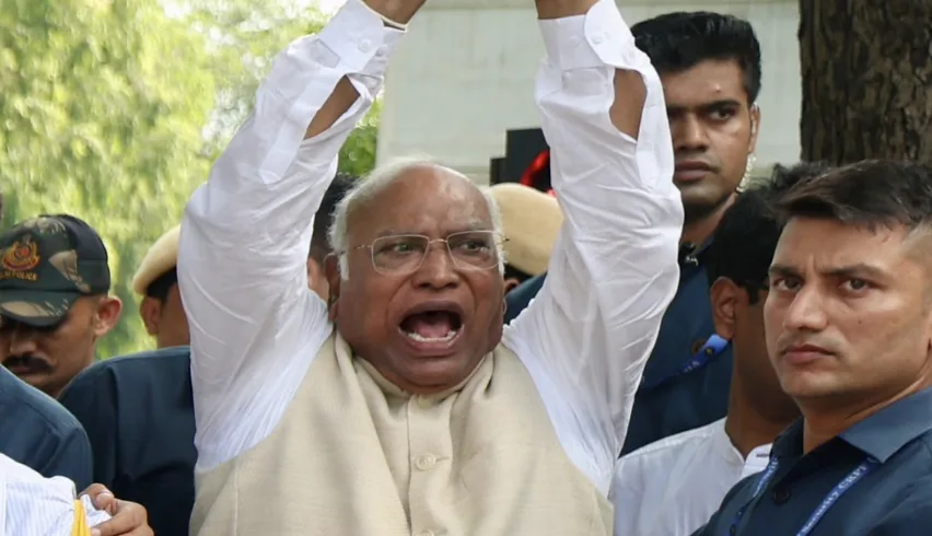 Mallikarjun Kharge targets PM Modi over midnight Instagram message to students