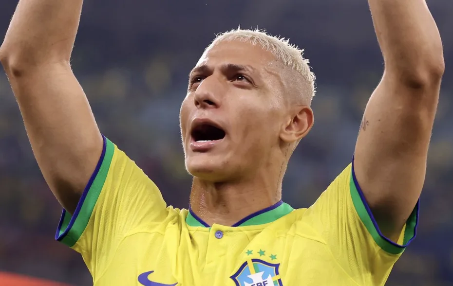 The Tottenham manager described the striker as a valued member of the squad and praised his professionalism, saying everyone at the club appreciates his work ethic and character. (X)