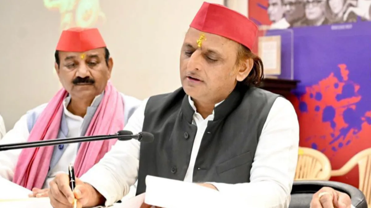 अखिलेश यादव ने योगी सरकार से मांगा 64 हजार एकड़ जमीन का रिकॉर्ड